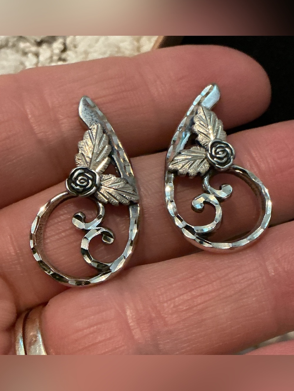 925 Wheeler for BLACK HILLS GOLD Vintage Rosette Scroll Earrings